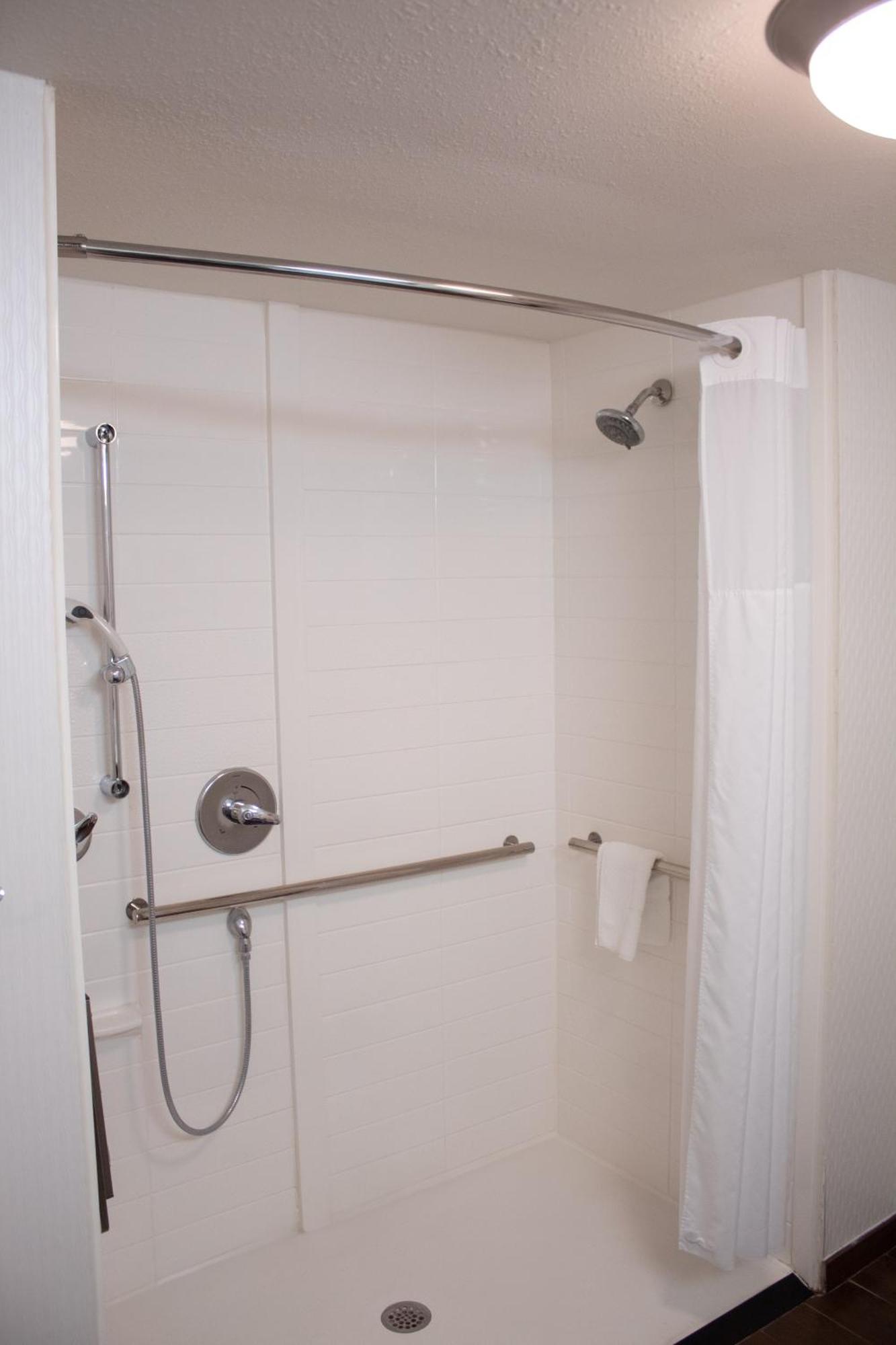 Hampton Inn & Suites Big Rapids, Mi Bagian luar foto